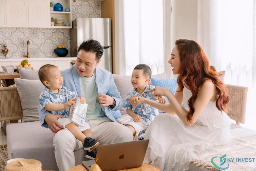 Gia đình nhỏ của đạo diễn Victor Vũ hạnh phúc quây quần tại Second Home Hồ Tràm