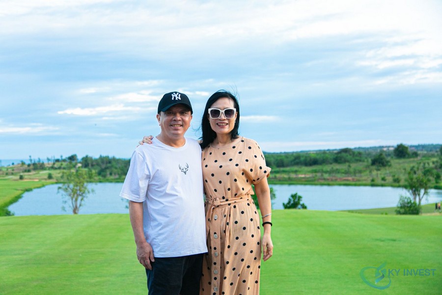 Vợ chồng anh Nguyễn Viết Bảo tại sân golf PGA Novaworld Phan Thiết