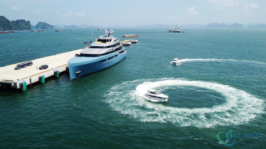 Du thuyền 150 triệu USD của tỷ phú Anh Joe Lewis từng ghé thăm vịnh Hạ Long, Quảng Ninh